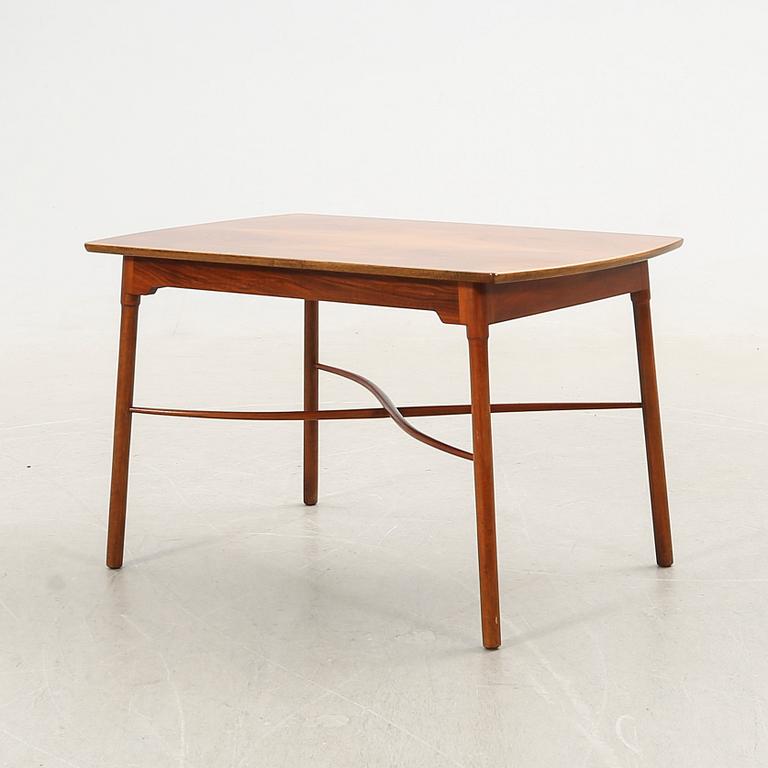 Ole Wanscher, Coffee table, model "1762", Fritz Hansen, Denmark, 1940s.