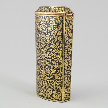 ETUI, förgyllt silver, sannolikt Turkiet, 1800-talets första hälft.