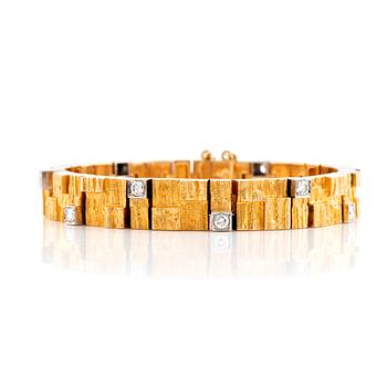 538. Björn Weckström, An 18K gold bracelet set with round brilliant-cut diamonds, for Lapponia.