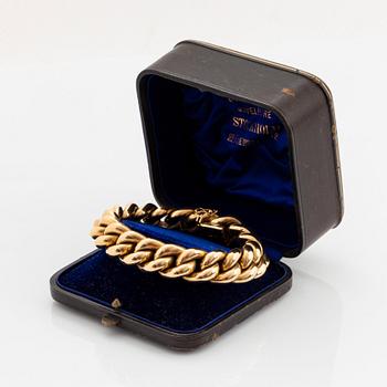 An 18K gold bracelet.