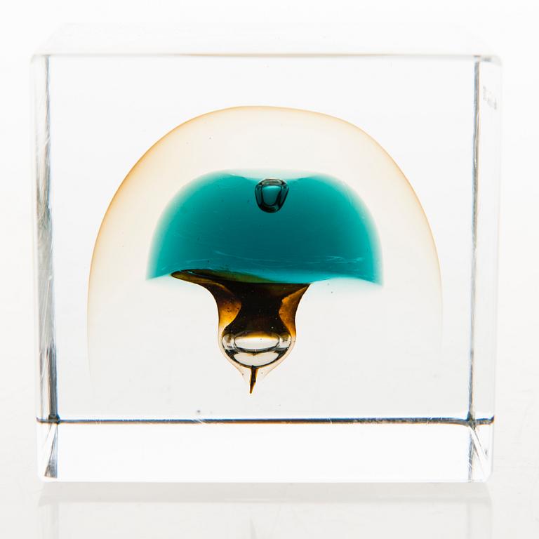 OIVA TOIKKA, An annual glass cube, signed Oiva Toikka Nuutajärvi 1983 and numbered 627/2000.