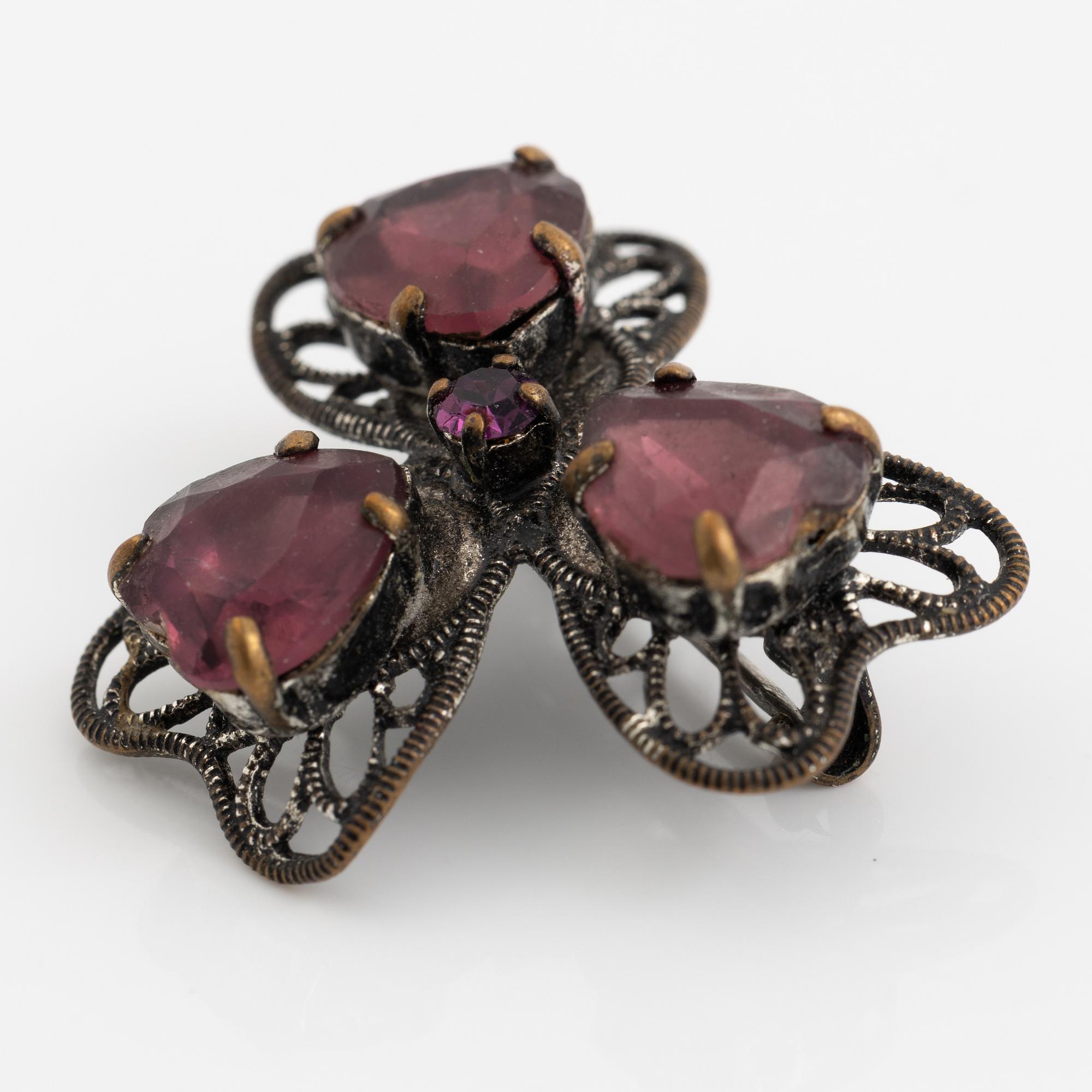 Necklace and brooch with purple stones.