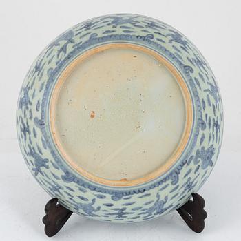 A large blue and white dish, Ming dynasty (1368-1644).