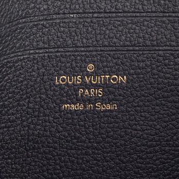 Louis Vuitton, "Wallet On Chain Ivy" bag.