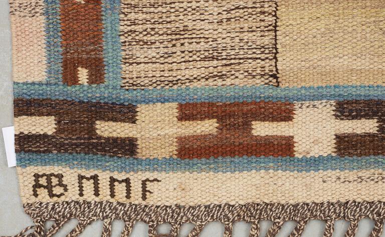 CARPET. "Parkettmattan". Flat weave (rölakan). 296,5 x 194,5 cm. Signed AB MMF.