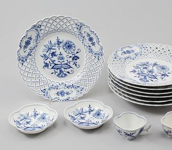 SERVISDELAR, 9 delar, porslin, "Lökmönstret", Meissen, 1900-tal.