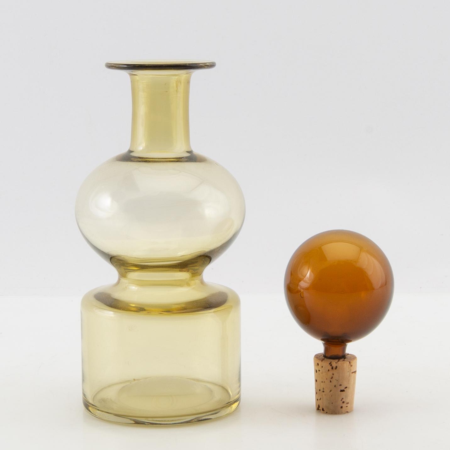 Kaj Franck, decanter with stopper Nuutajärvi/Notsjö Finland dated 62.