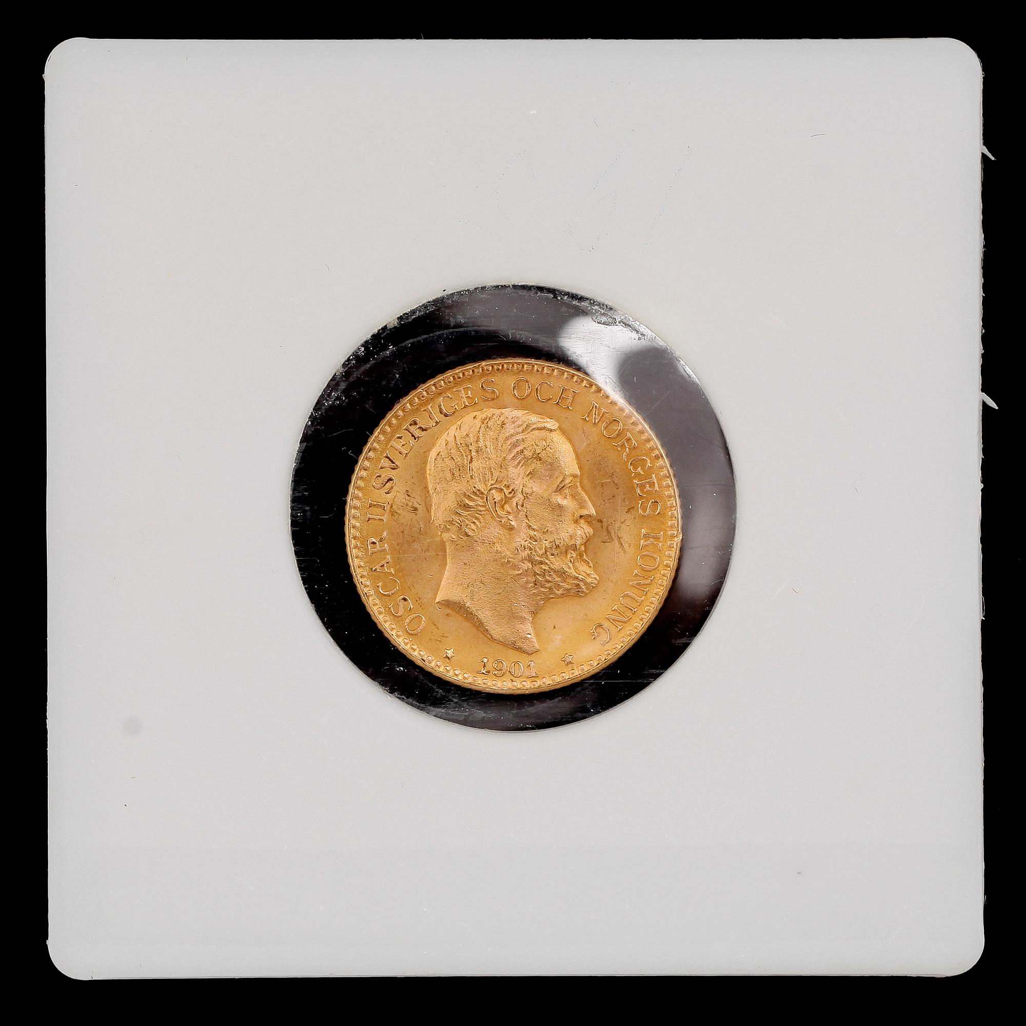 GULDMYNT, 10 kronor, Oscar II, 1901. Vikt ca 4 gram.