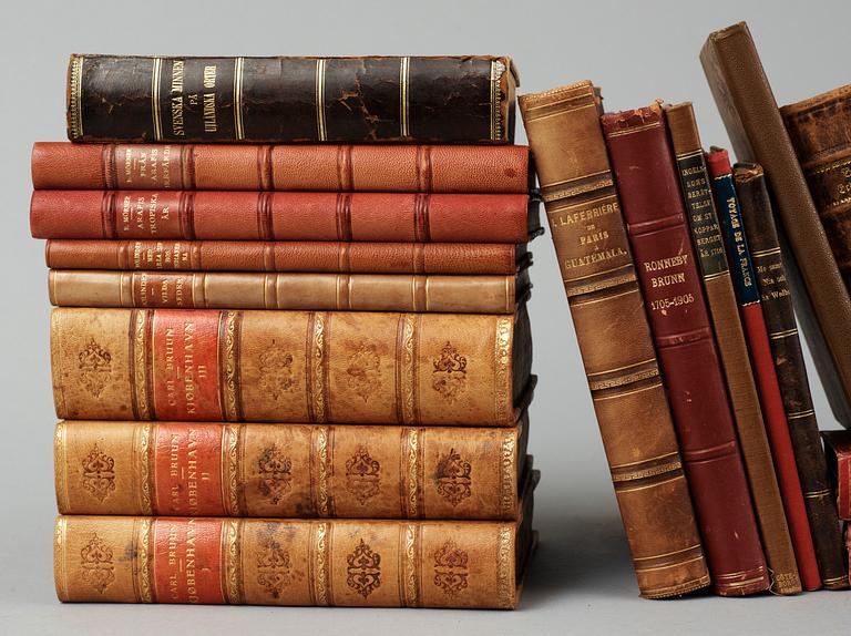 BOKPARTI OM TOPOGRAFI OCH NAUTICA, 29 vol resp 4 häften, bla "Voyage dans les departemens de la France.." Paris 1792.