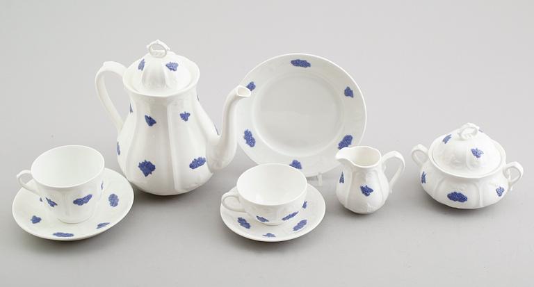 SERVISPORSLIN, 31 delar, porslin, "Blå blom", Gustavsberg.