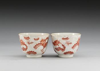 A pair of dragon cups, late Qing dynasty (1644-1912), with seal mark.