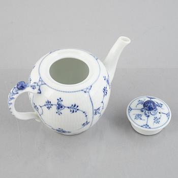 A 'Blue Fluted Plain' porcelain teapot, Royal Copenhagen, model 256, post 1923.