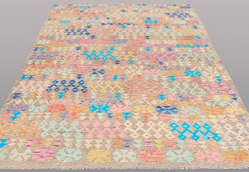 MATTA, Kelim, ca 287 x 198 cm.