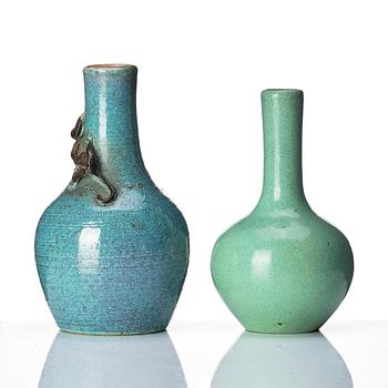 Two small vases, Qing dynasty, 18th/19th century.