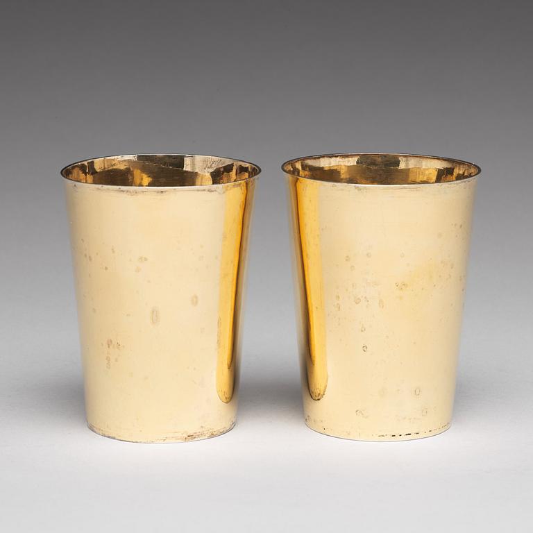 A pair of German 17th century silver beakers, unidentified makers mark, Ulm, dated 1626.