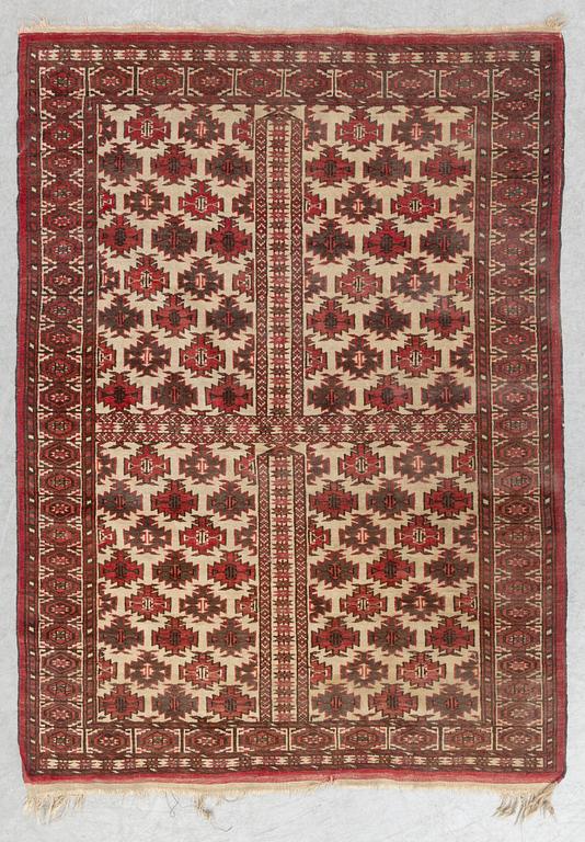 A RUG Semiantik Turmensk Ensi, ca 140 x 102 cm.