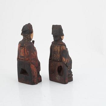 Two Chinese wooden figures, 19/20th century.