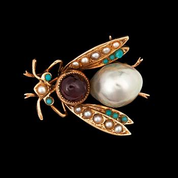 1004. BROSCH i form av en fluga med odlade pärlor, granat och turkoser.