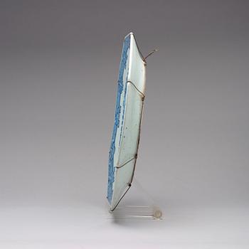 A blue and white serving dish, Qing dynasty, Qianlong (1736-95).