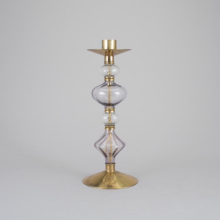 ERIK HÖGLUND, ljusstake, mässing och glas, 1900-talets andra hälft.