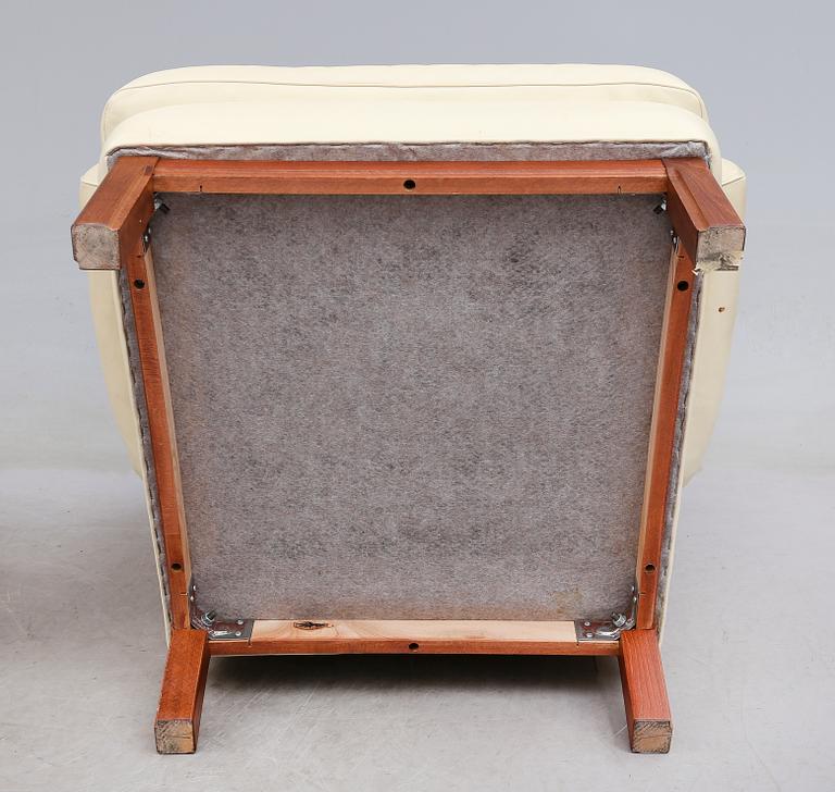 FÅTÖLJ MED FOTPALL, Norells, 1900-talets andra hälft.