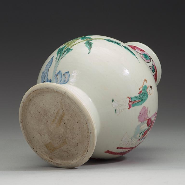 A famille rose porcelain vase, Qing dynasty, Yongzheng (1723-1795).