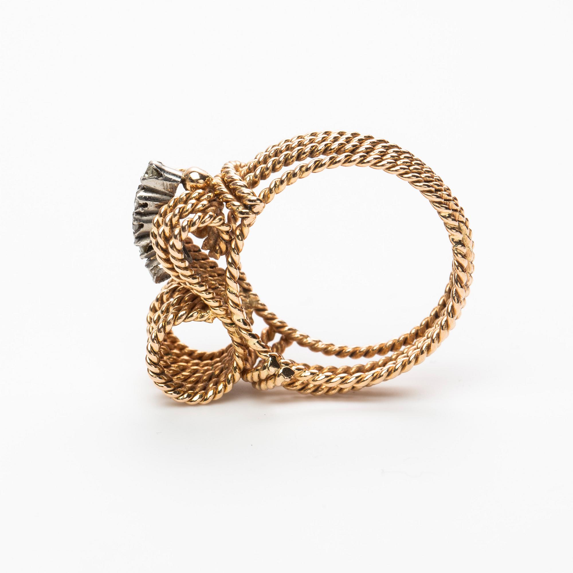RING, 18K guld med 5 åttkantslipade slipade diamanter.