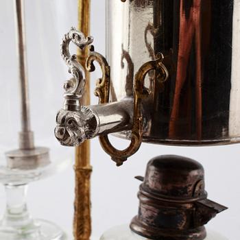 KAFFEPERKOLATOR, porslin, glas och mässing, omkring år 1900.