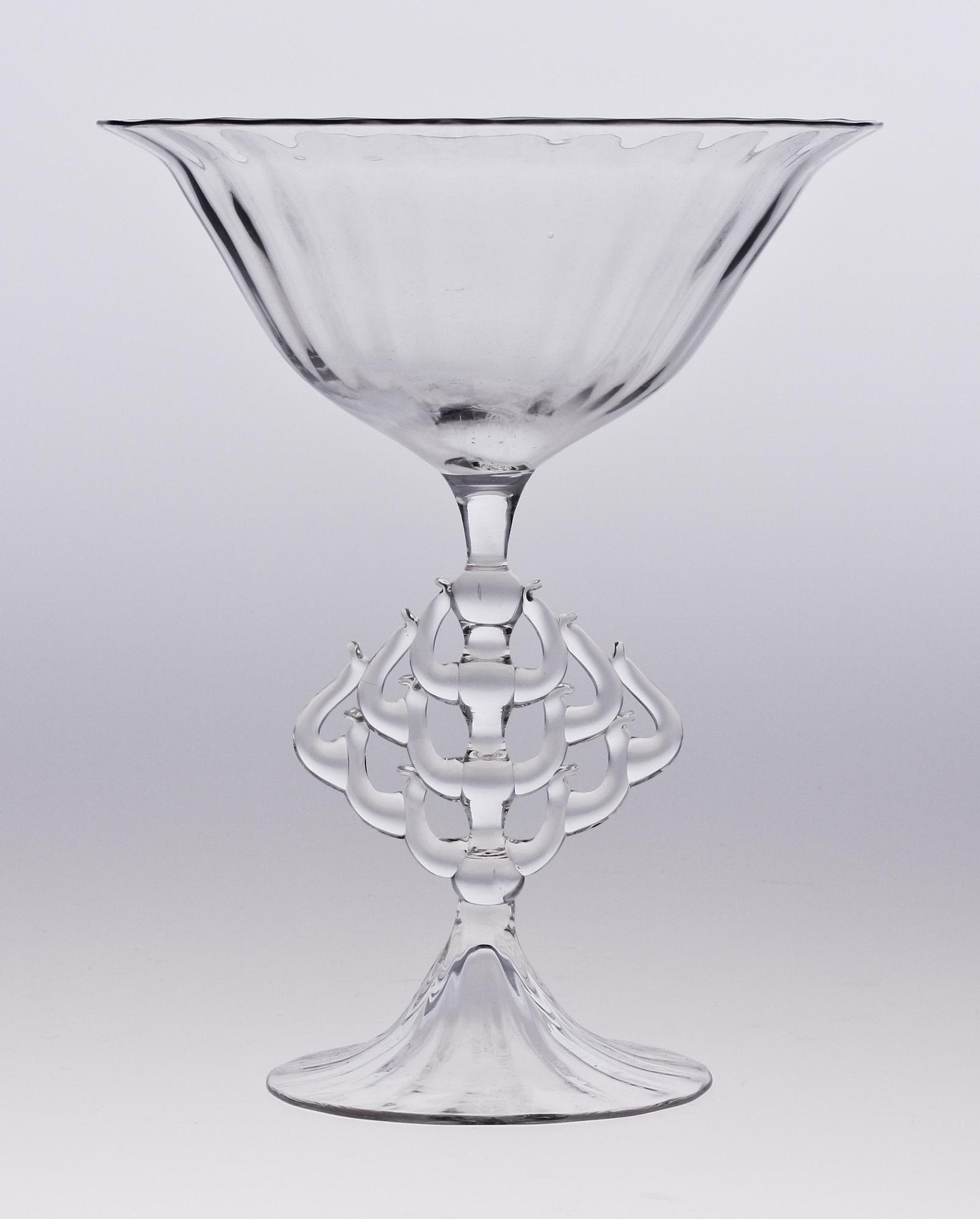 SKÅL PÅ FOT, glas, Nils Landberg Orrefors. Trol 1960-tal. Osign.