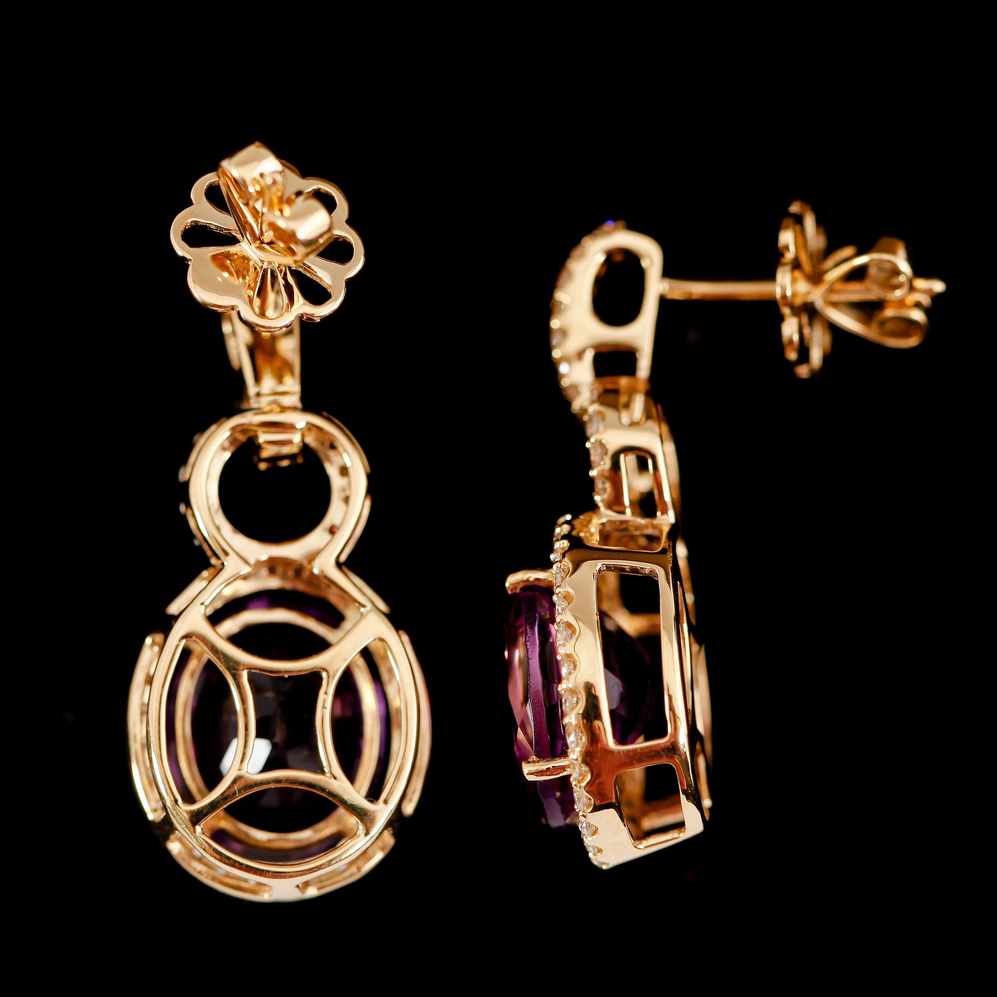 ÖRHÄNGEN, 1 par, 18 k guld, ametister tot 6.08 ct, diamanter tot ca 0.79 ct.