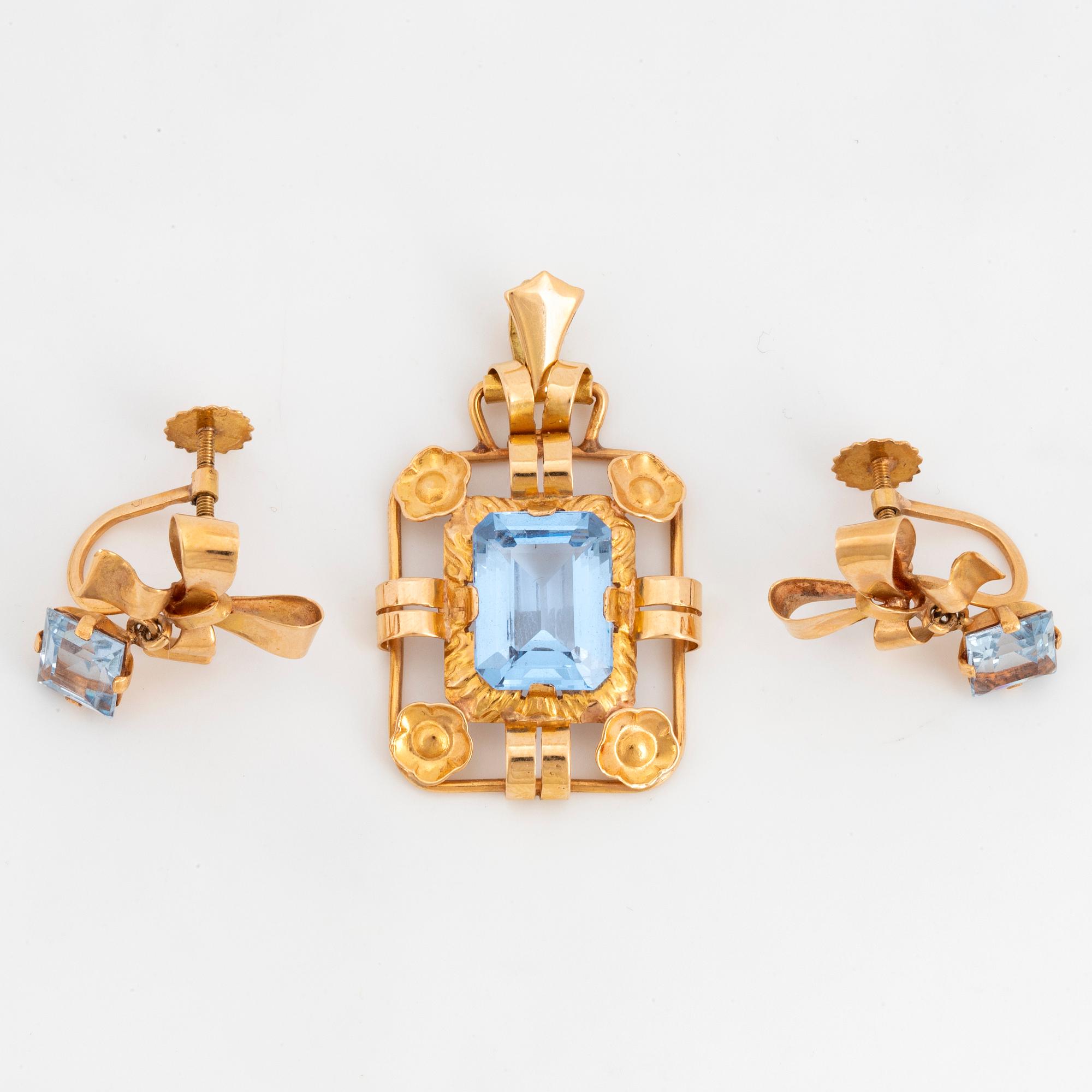 18K gold and synthetic blue spinel earrings and pendant.