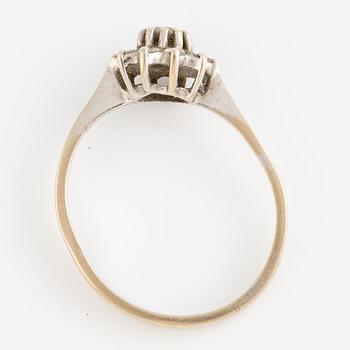 Ring, 18K vitguld med briljantslipade diamanter.