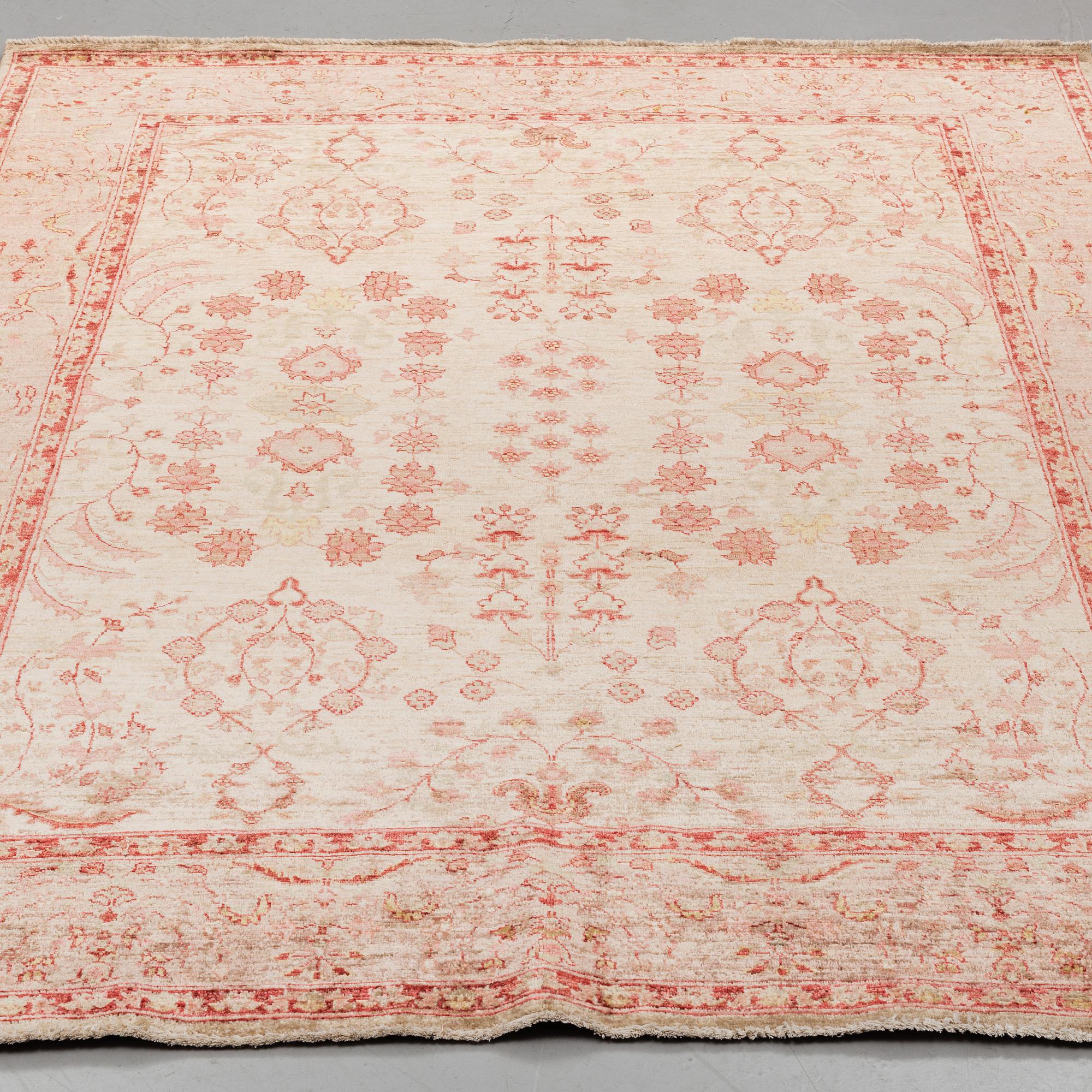 MATTA, Ziegler design, ca 267 x 201 cm.