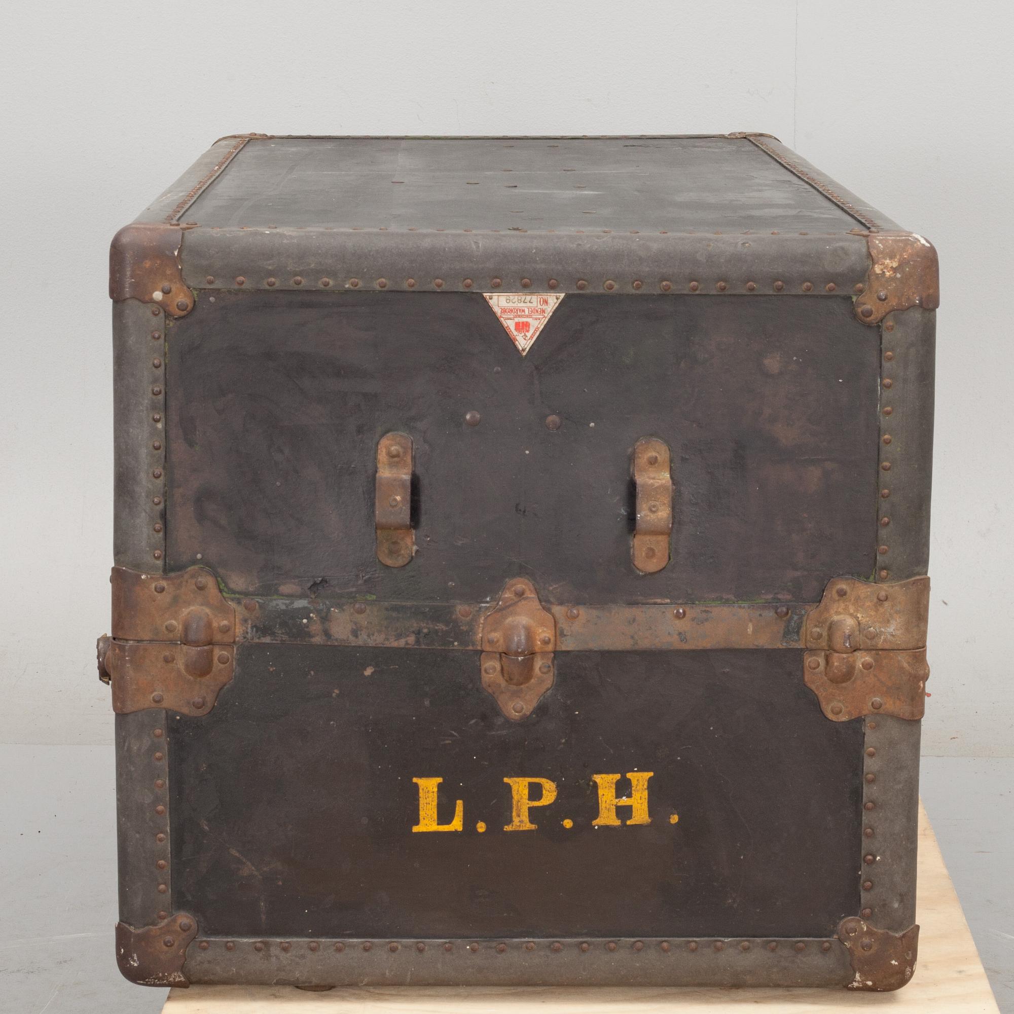 RESEGARDEROB, Mendel Wardrobe, 1900-talets första hälft.