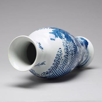 VAS, porslin. Qingdynastin, Kangxi (1662-1722).