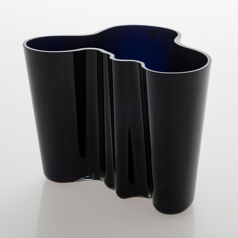 Alvar Aalto, maljakko, malli 3030, signeerattu Alvar Aalto Iittala.