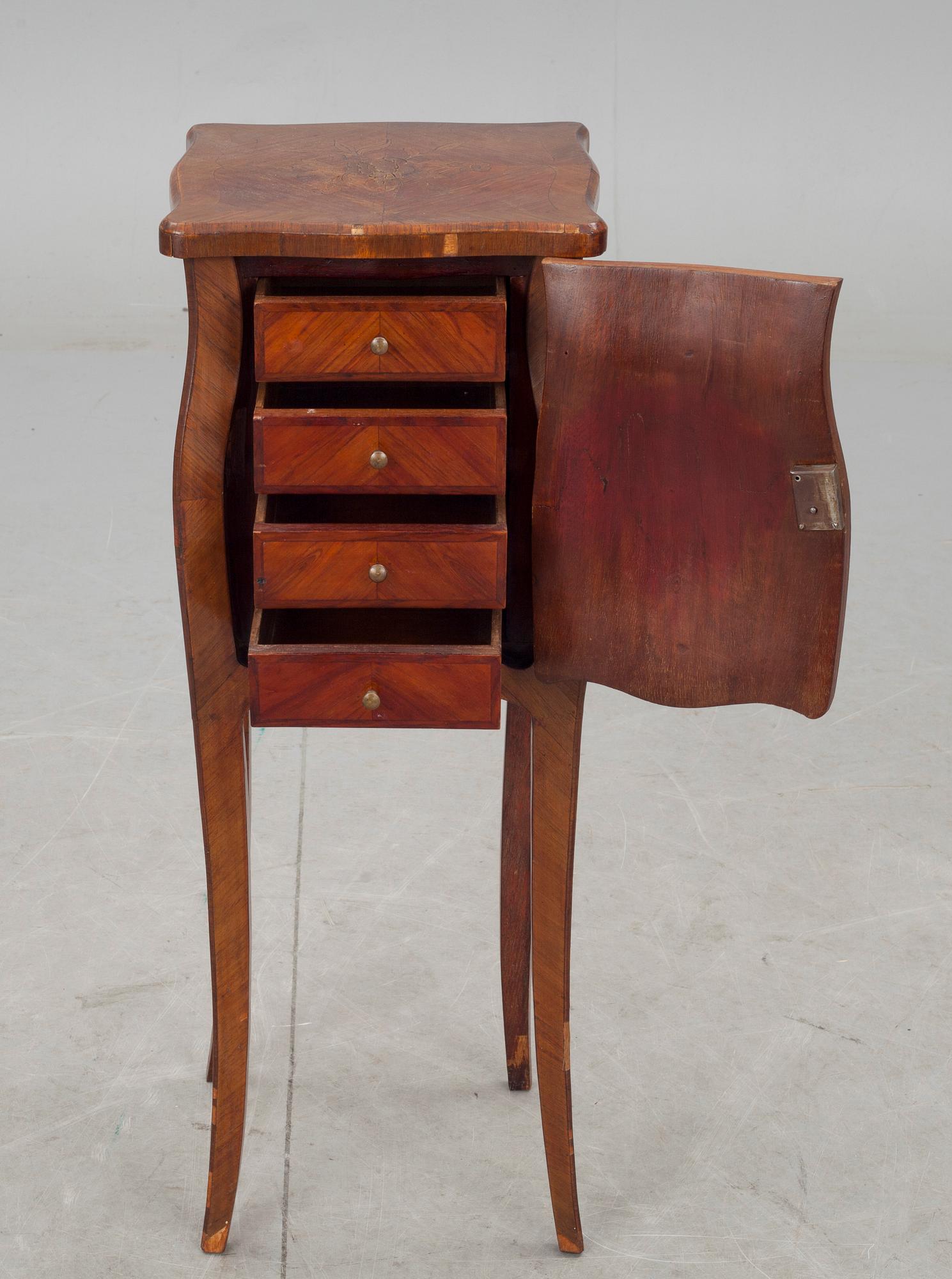 TOILETTESKÅP, Louis XVI-stil, 1800-tal.