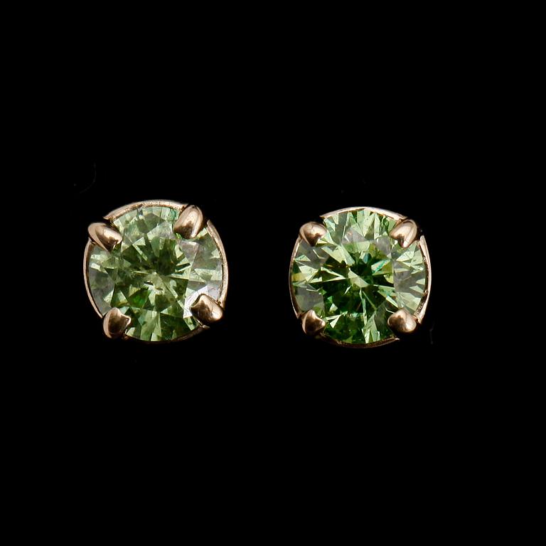 ÖRHÄNGEN, 1 par, 14 k guld, med gröna briljantslipade diamanter 0.53 ct.