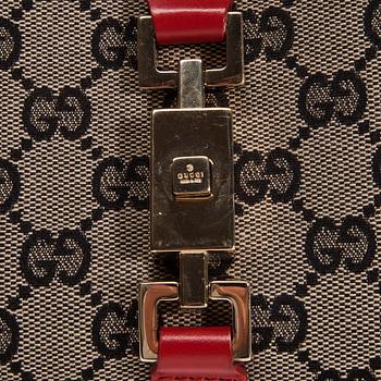 LAUKKU, Gucci.
