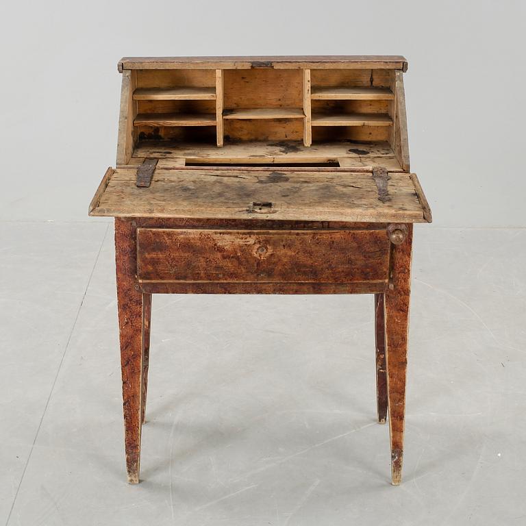 SKRIVHURTS, på benställning, allmoge, sengustaviansk, 1700-tal.