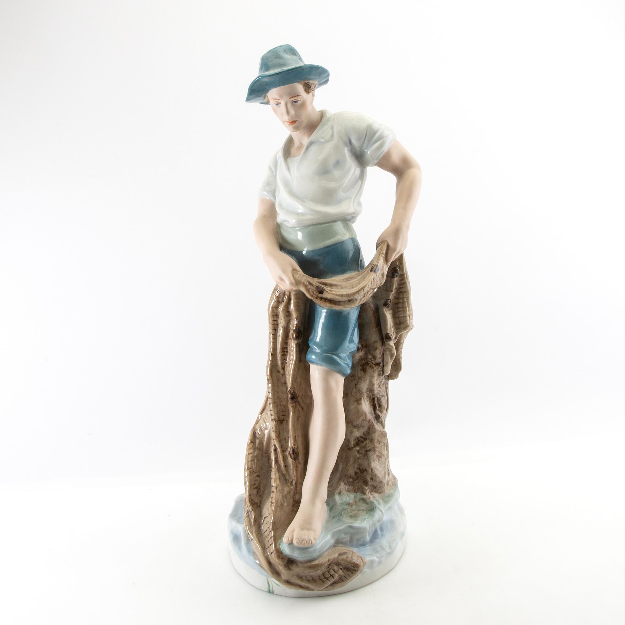 Figure Royal Dux 20th century porcelain.