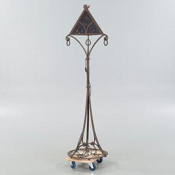 A floor lamp, around the year 1900.