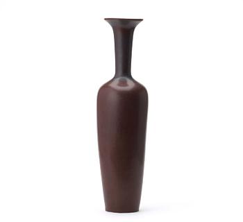 Gunnar Nylund, A Gunnar Nylund brown glazed stoneware vase, Rörstrand Sweden, 1950-60's.