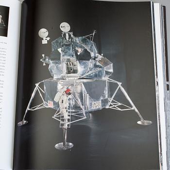 BOK samt AUTOGRAF, "Moonfire", Norman Mailer, Buzz Aldrin, numrerad AP 181/200.
