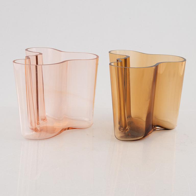 Alvar Aalto, two model '3030' vases, Iittala, Finland.