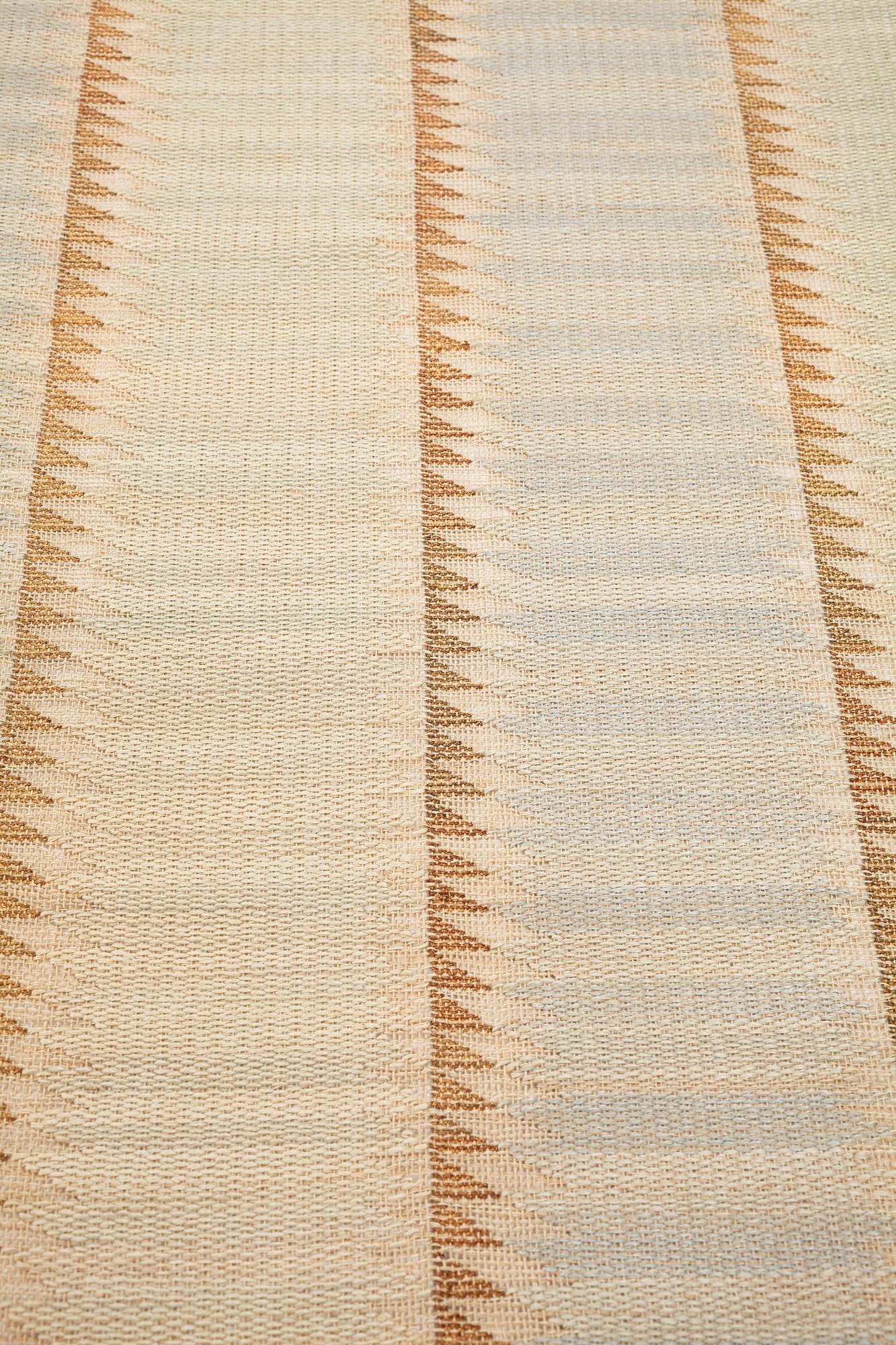 Barbro Nilsson, a textile, "Guldsågen", flat weave, ca 108,5-110 x 72-73 cm, unsigned.