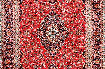 A Kashan carpet, a. 360 x 245 cm.