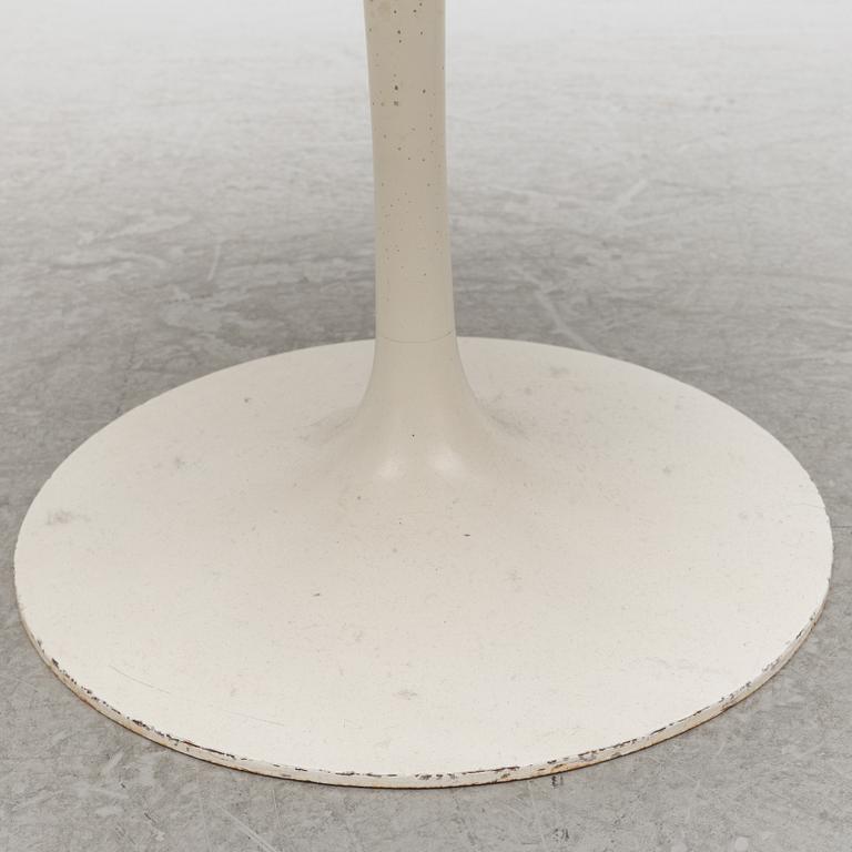 Eero Saarinen, a 'Tulip' coffee table, Knoll International or licensed manufactured by Nordiska Kompaniet, 1960s-70s.