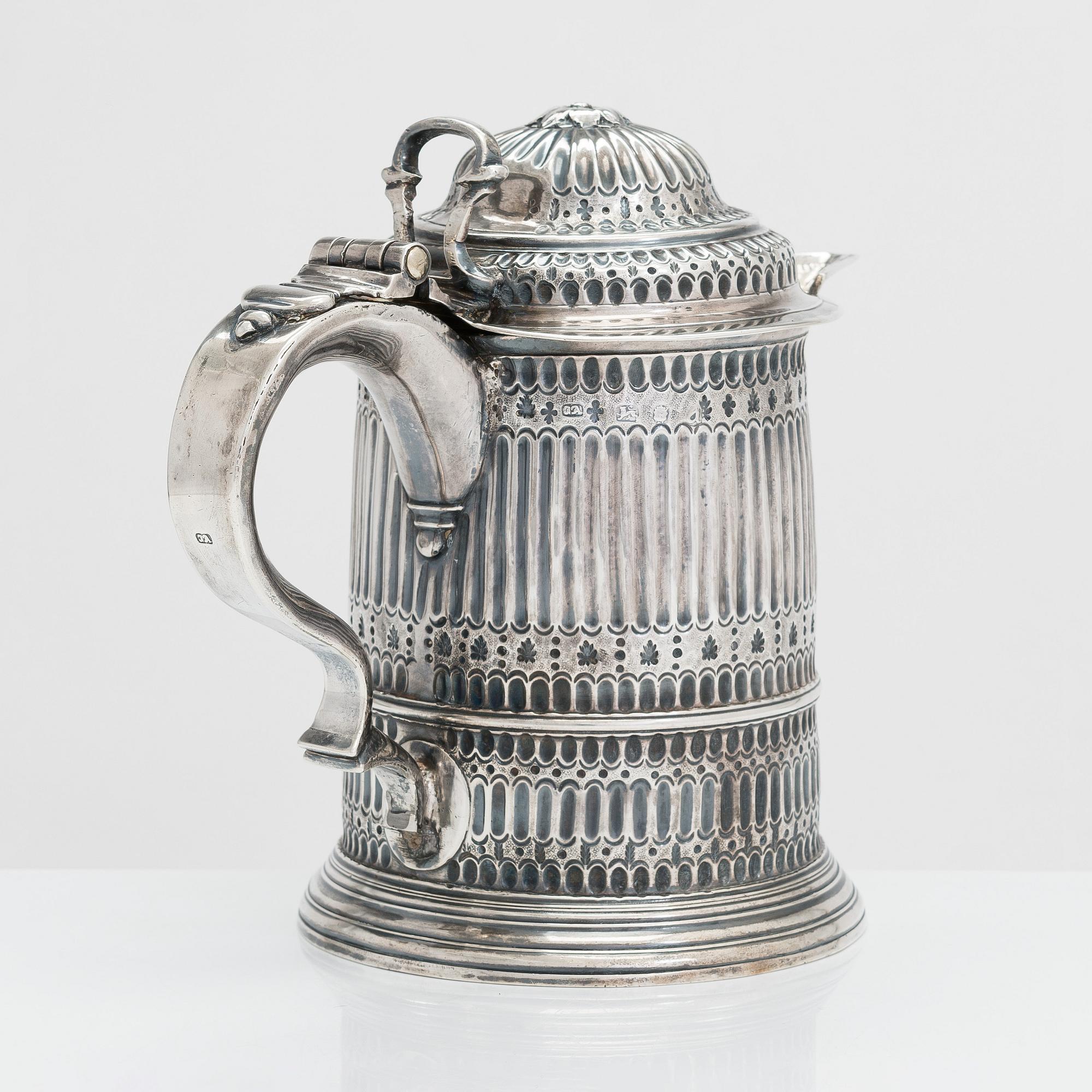 Kanna, sterling silver, London, 1800-talets första hälft. Oidentifierade stämplar.