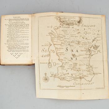 Linné om Skåne, 1751, med graverad karta och planscher.